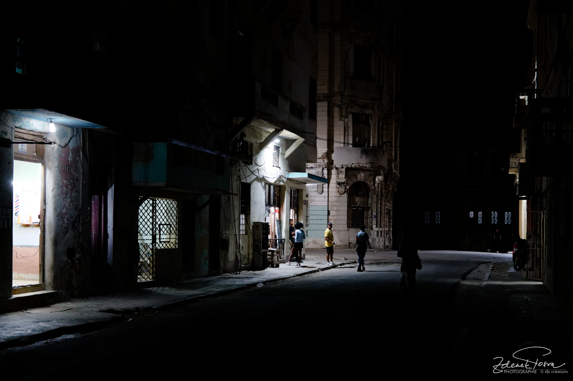La vie nocturne à La Havane, rue Genios